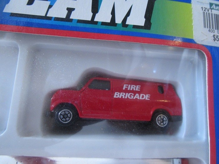 Yat Ming – Die-Cast Metal and Plastic Set – Airport Fire Brigade – NOS