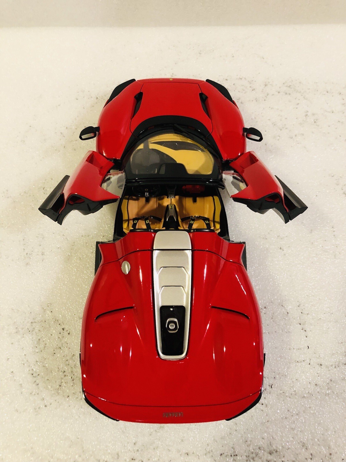 1/18 Bburago Ferrari Daytona SP3 Rosso Corsa Spider Closed Version Signature
