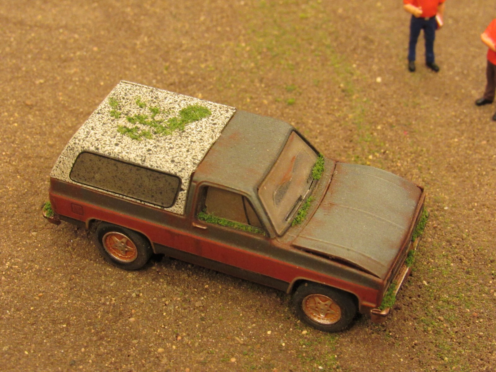 CUSTOM BUILT WEATHERED RUSTY JUNK PARTS YARD 1980’s CHEVY K5 BLAZER 4X4 1:64/