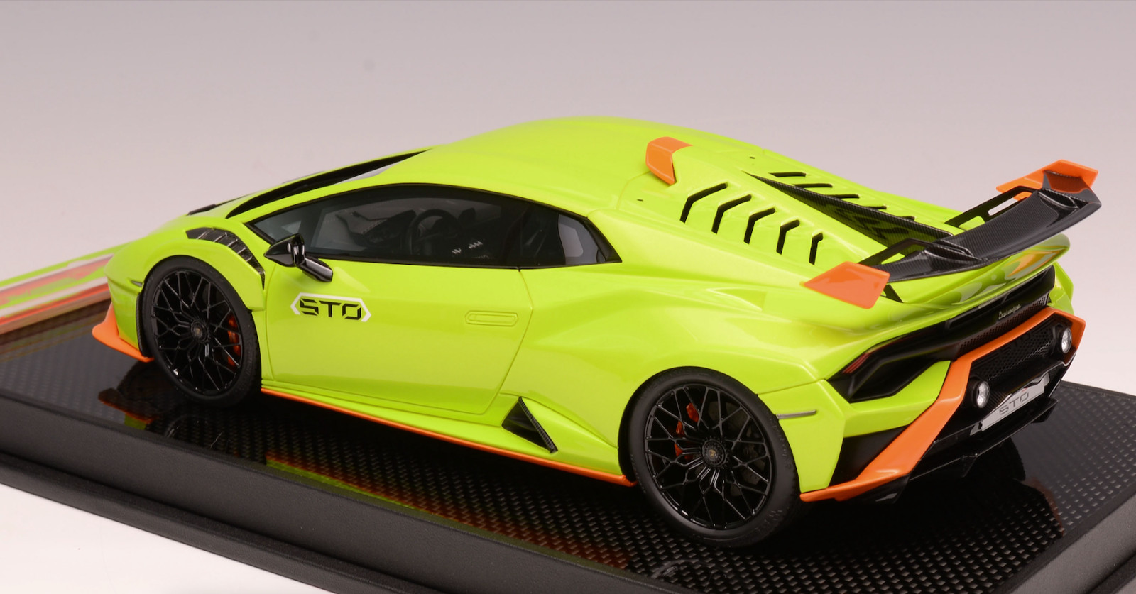 1/18 Ivy Models Lamborghini Huracan STO Gloss Green /Orange Accent Carbon 15 pcs