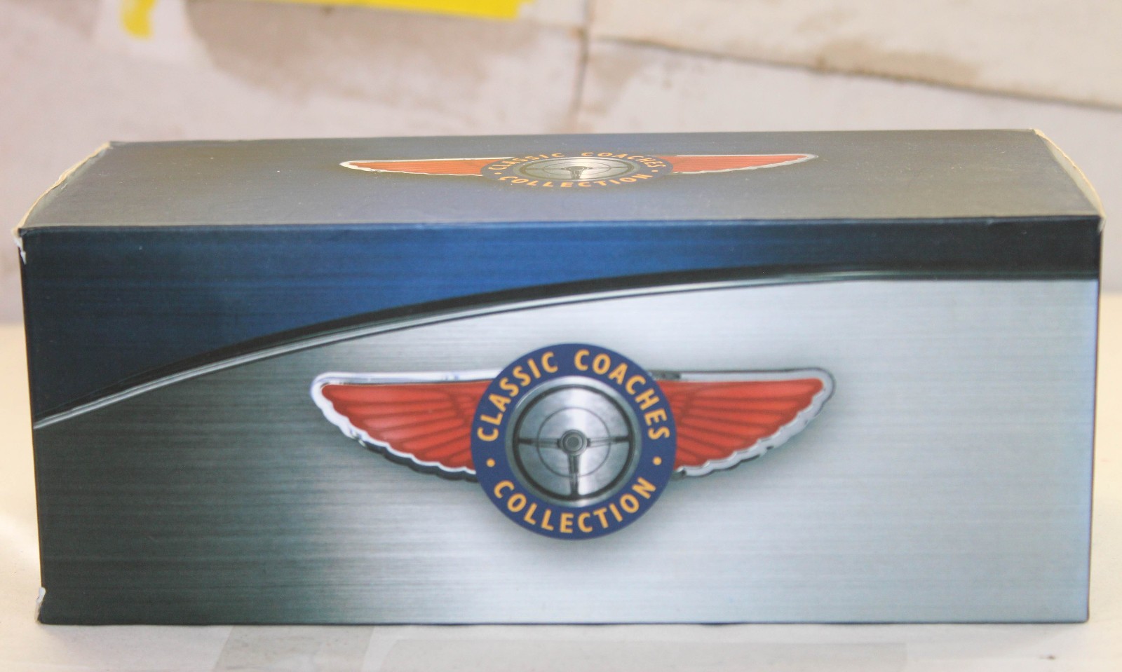 ATLAS EDITIONS – 4642103 – BEDFORD OB / DUPLE VISTA COACH – DEWSWAY / RON W. DEW