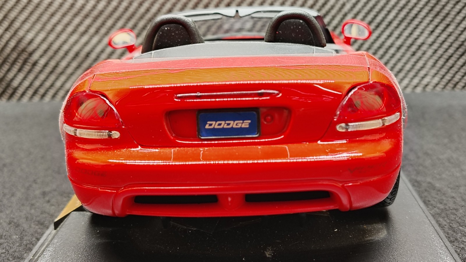 Maisto 2003 Dodge Viper SRT-10 Red Diecast Model Car 1:18 Scale No Box