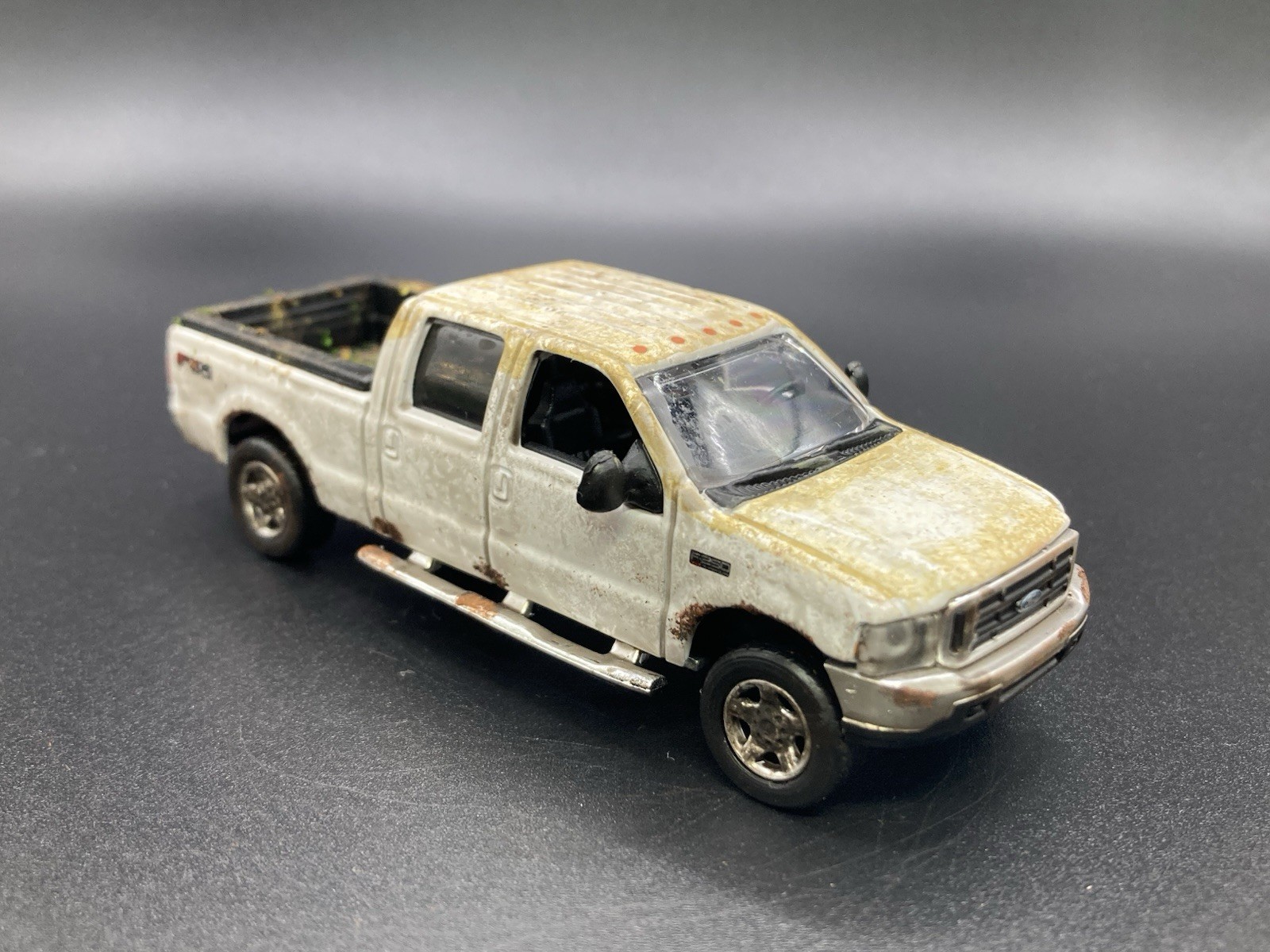 2004 Ford F-250 Weathered Rusty 1/64 Diecast Custom Super Duty 4×4 Pickup Truck