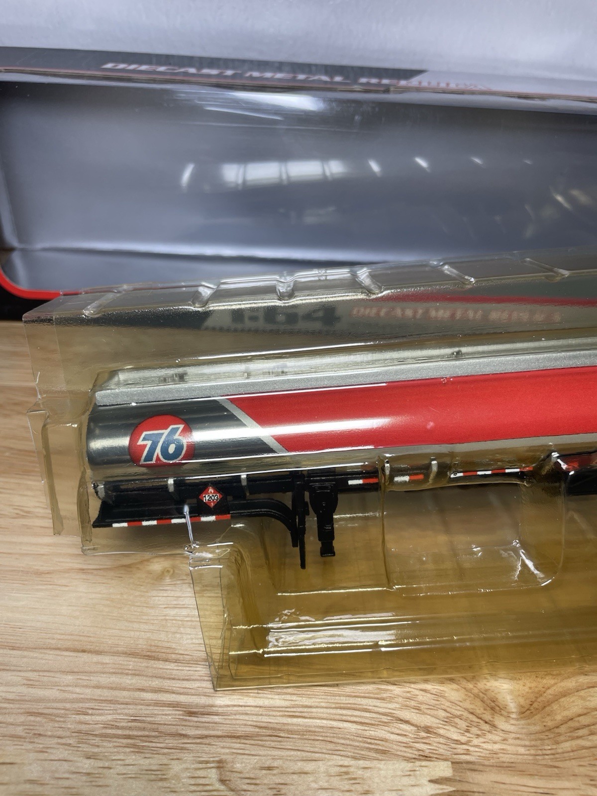 First Gear 1:64 Scale – 76 Fuel Tank Trailer Missing Truck – ( 60-0279 ) In Box