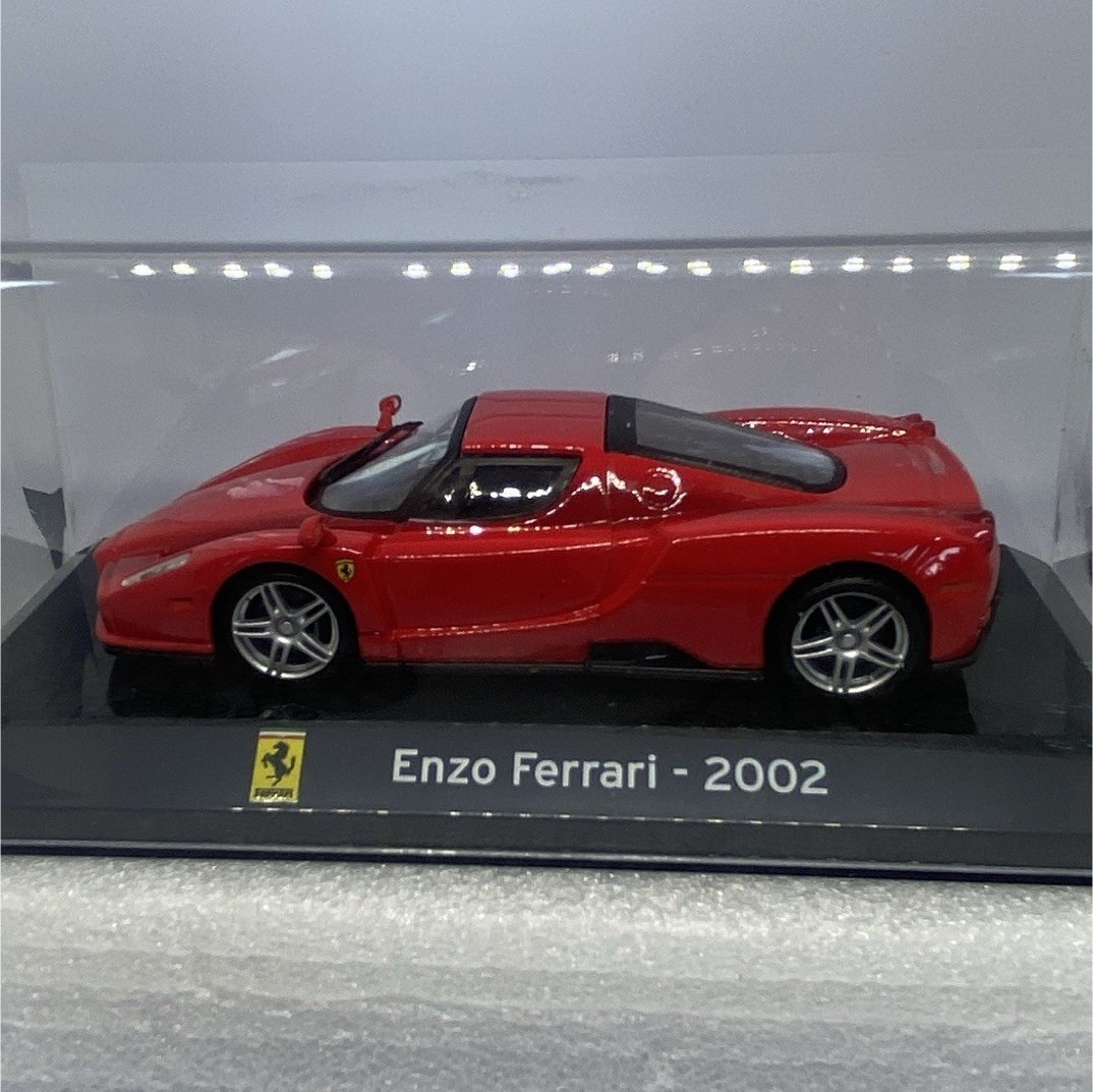 Ferrari Enzo Ferrari 2002 Red Die-Cast Model Car With Display Case sku 0019