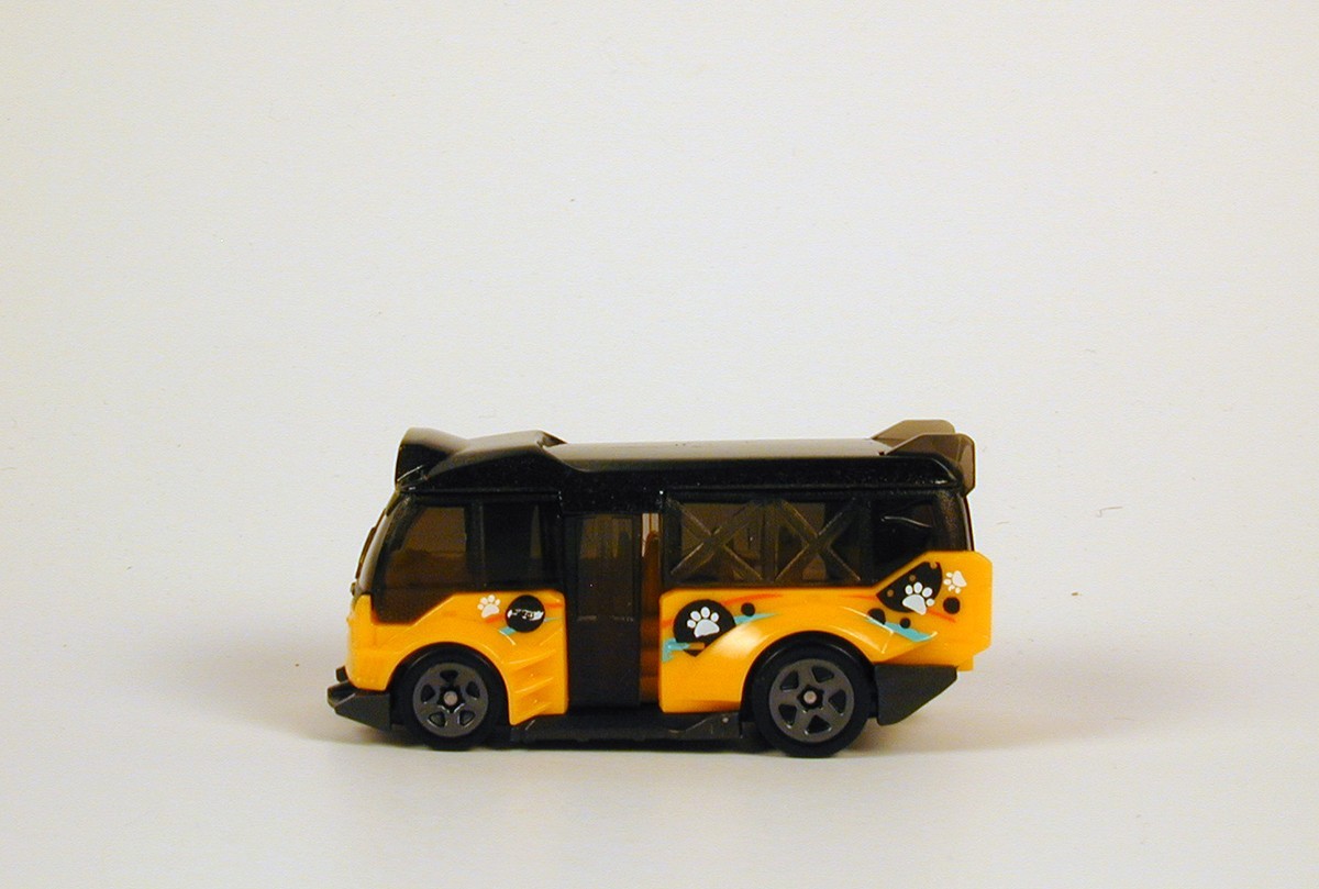 Hot Wheels KOWLOON’D Hypervan “Pet Transport” No Package