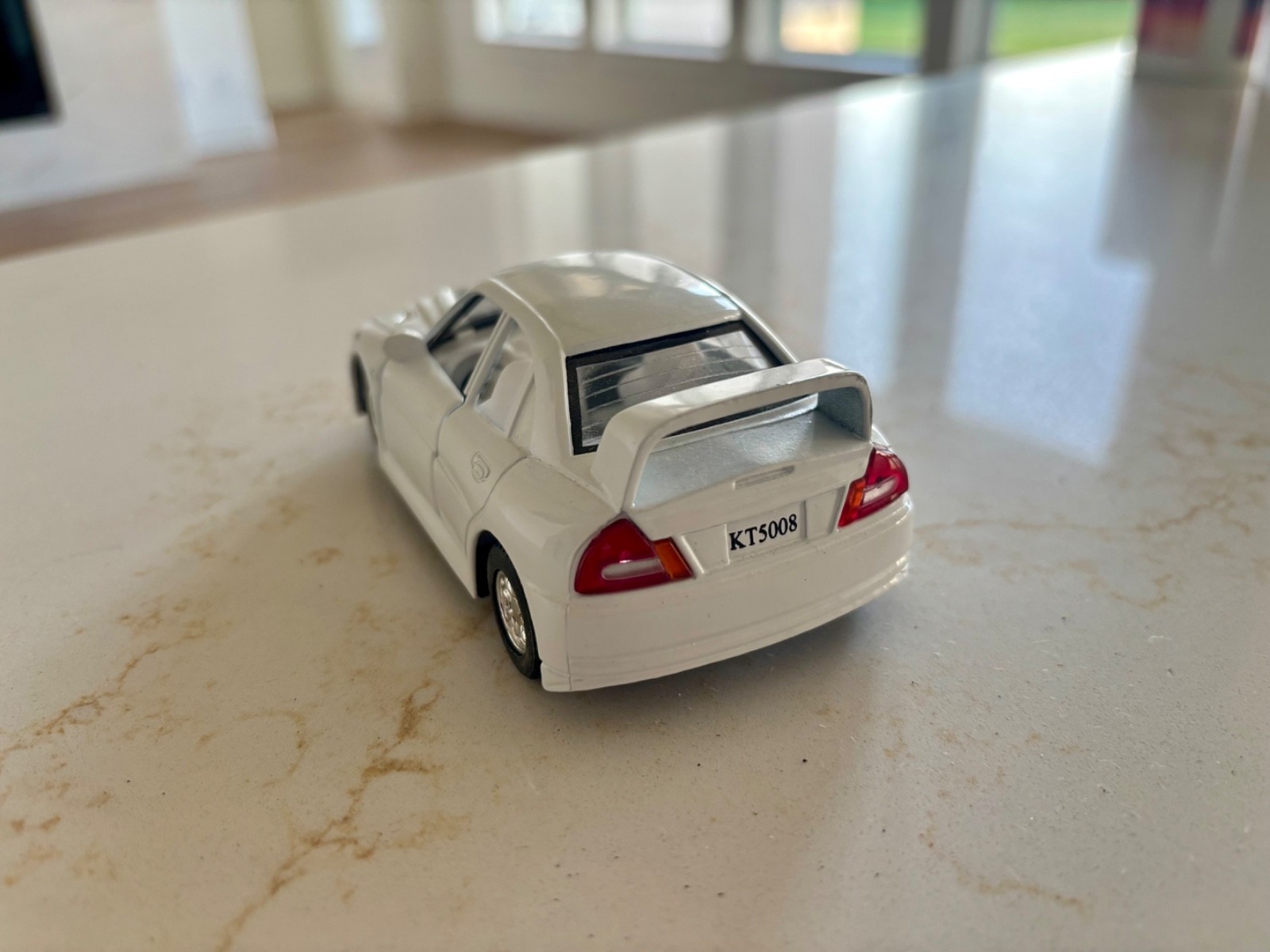 KinToy White Mitsubishi Evolution IV Toy Model Diecast Car 1:43