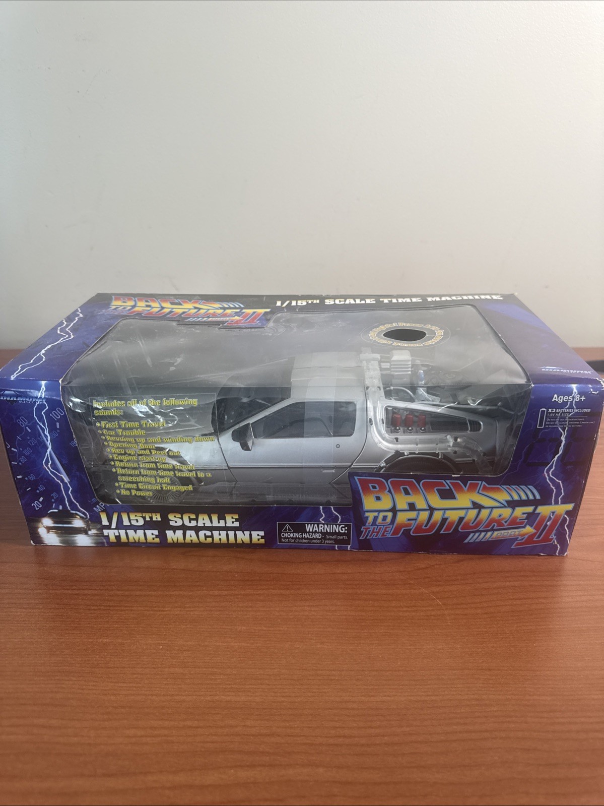 Back To The Future II Delorean Time Machine 1:15 Scale Diamond Select Toys