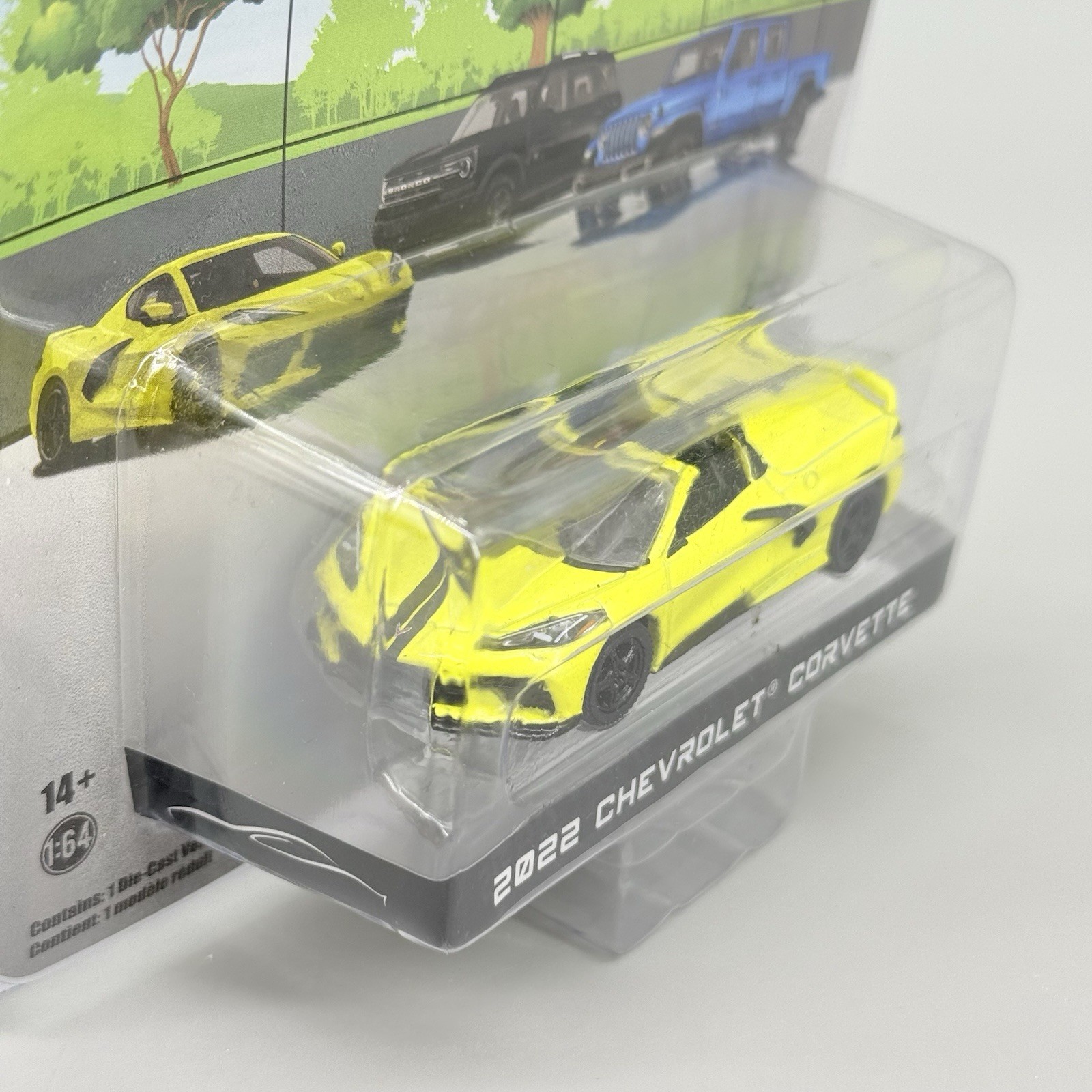 Greenlight Showroom Floor Series 1 2022 Chevy Corvette Yellow 1/64