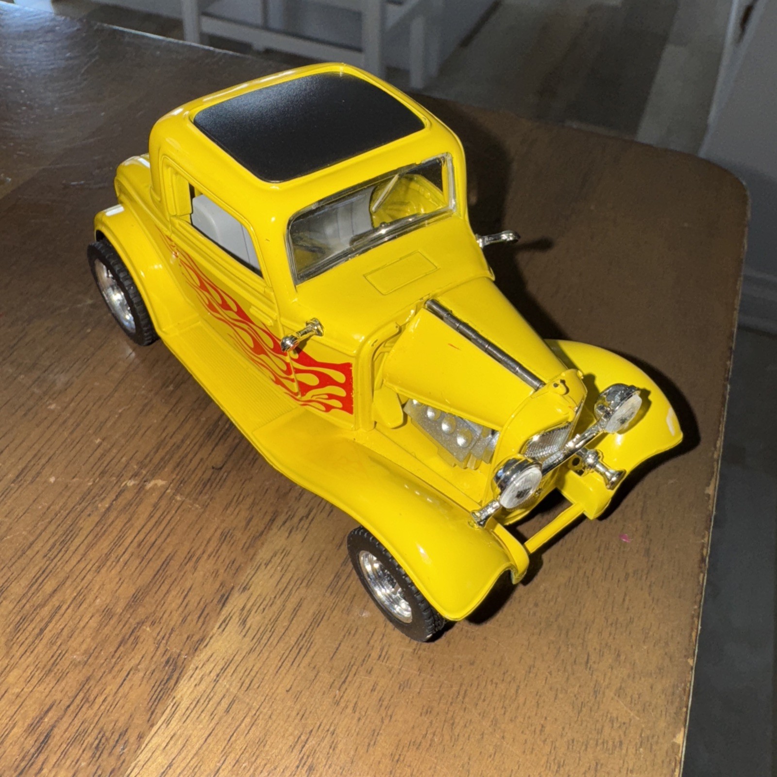 32 FORD COUPE CUSTOM W / REAL RIDERS CUSTOM CHROME YELLOW & CLEARCOATED 1:32%