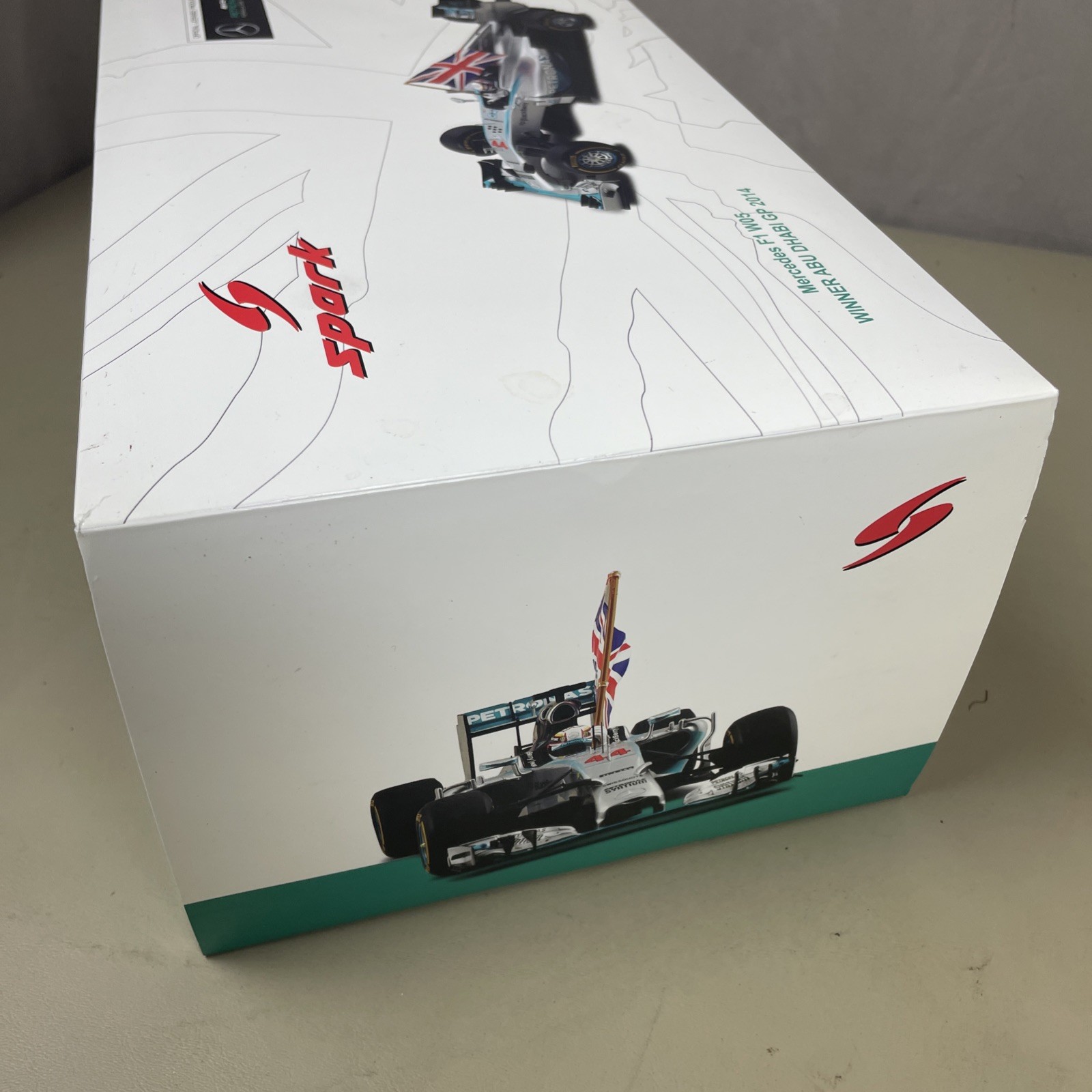 Spark Model 1/18 Lewis Hamilton 2014 Mercedes F1 W05 Winner Abu Dhabi GP 2014