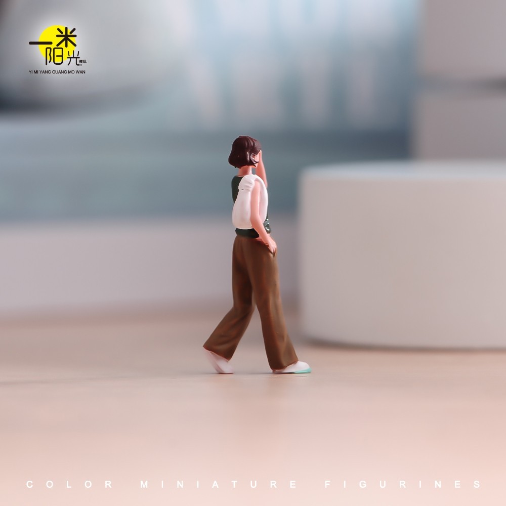 1/18 1/24 1/43 1/64 1/87 Miniatures Walking Girl Scene Prop Figures For Cars
