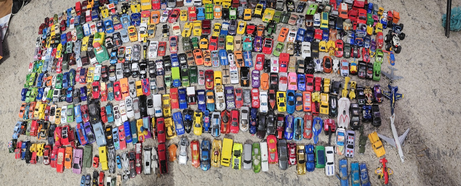 100 Hot Wheels Matchbox Tomica Cars Bulk Lot- Random Mixed Mystery Diecast Used