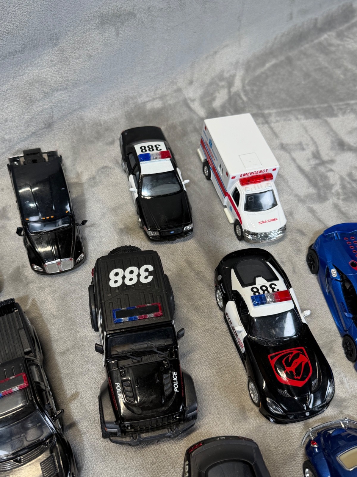 Lot of (32) Diecast KINSMART & Other Pull Back Car ~ GREAT STARTER COLLECTION~