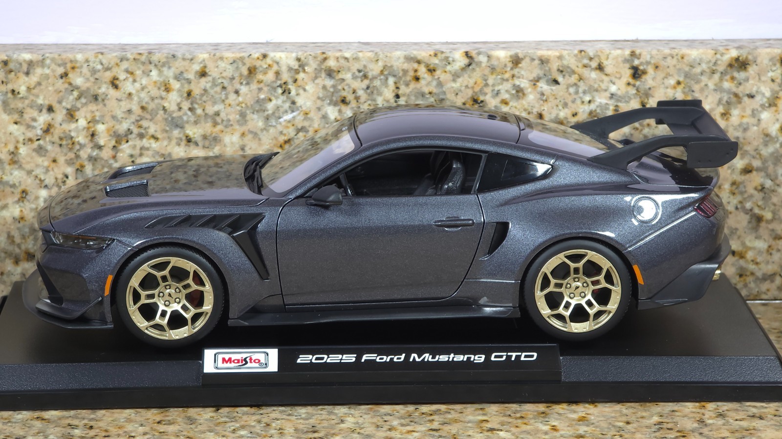 2025 Ford Mustang GTD 1:18 Maisto Exclusive Style Special Edition