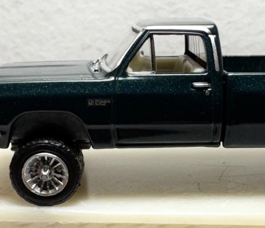 Greenlight 1982 Dodge Ram W250 GREEN 1:64