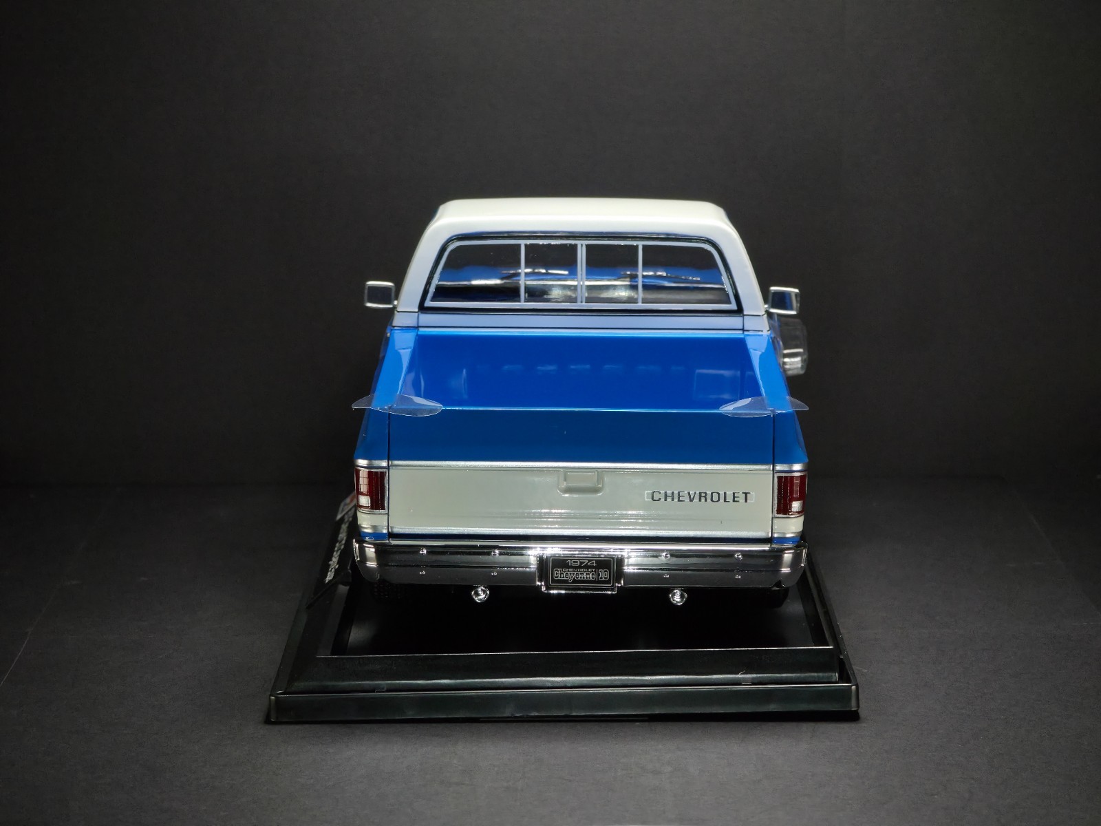 1974 Chevrolet C10 Cheyenne Super 1:18 Maisto Exclusive Style Special Edition