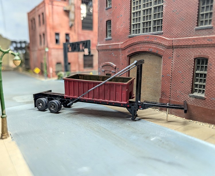Custom Built 1/87 HO Scale Roll Off Semi Trailer & Dumpster. 3D Printed Models.
