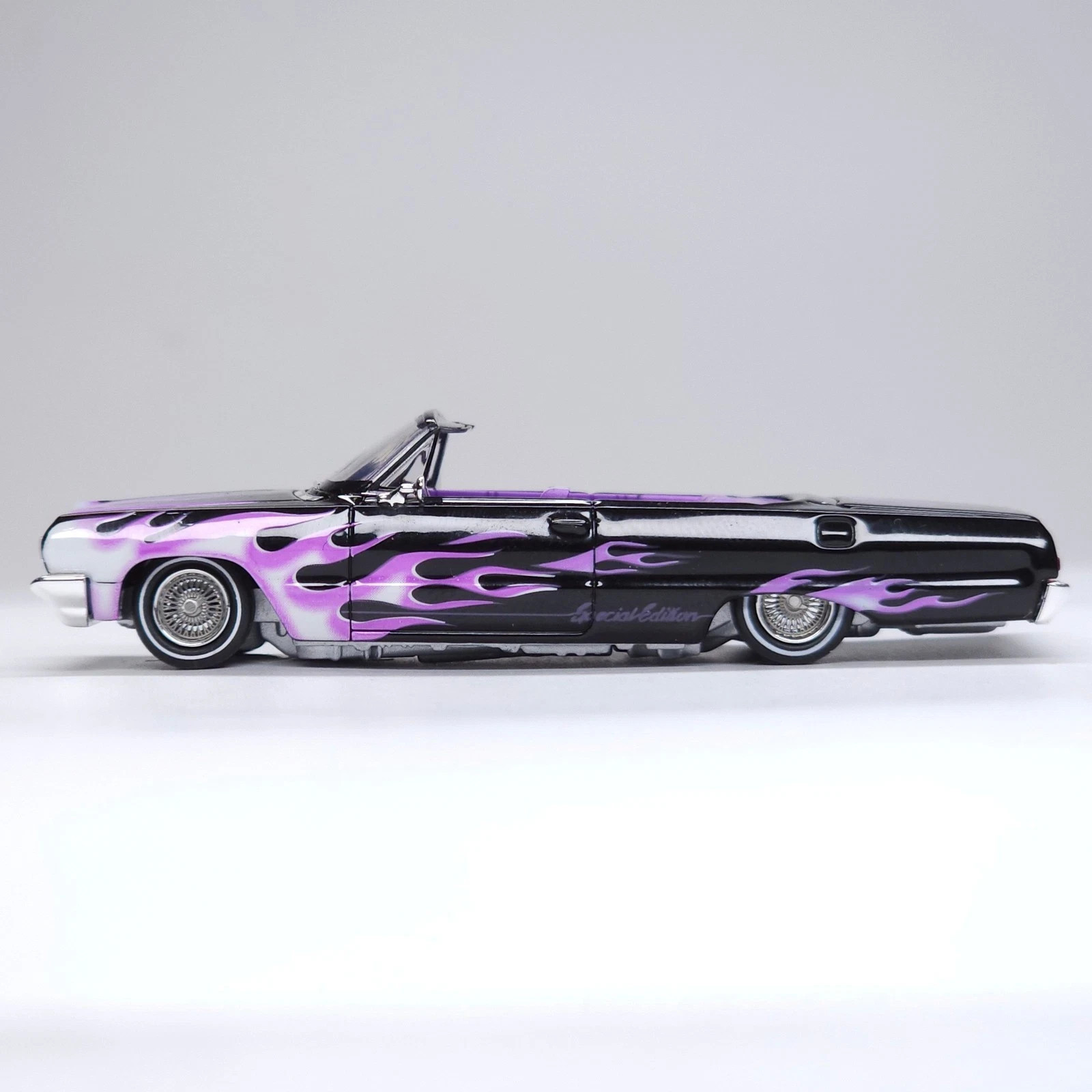 Fine Works64 1:64 Chevy Impala Lowrider Ghost Flame (Black/Purple)