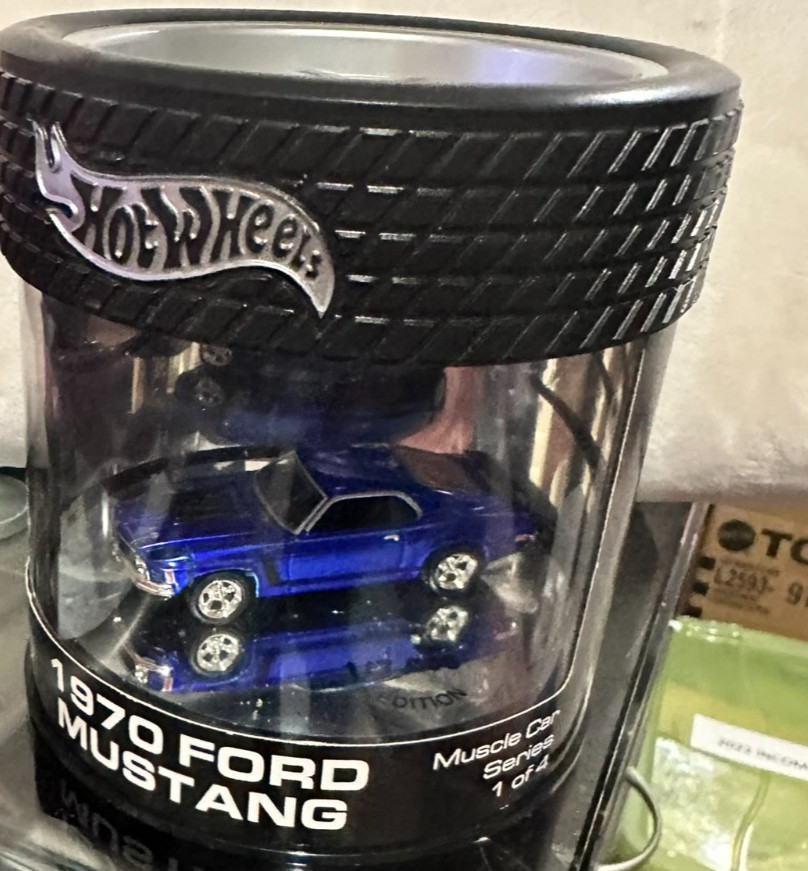 Hot Wheels~1970 Ford Mustang~Muscle Car Series Spectraflame Blue~ Oil Can