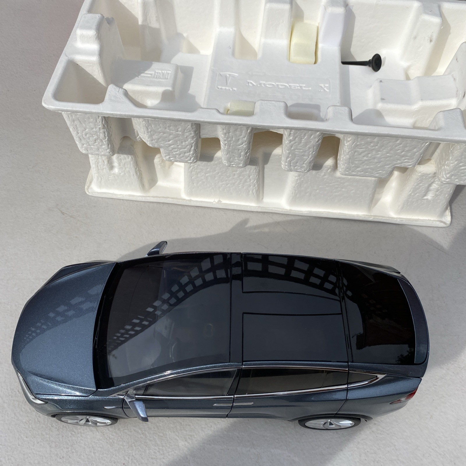 Tesla Model x P100D Metallic Grey 1/18 Scale Diecast Model – Dealer Edition New