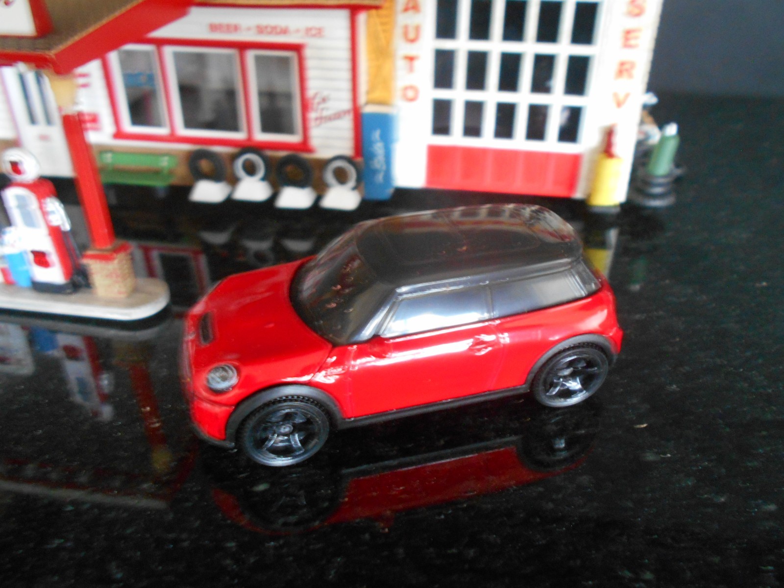 2022 Mini Cooper SE – 1/64 Scale Limited Edition – See Photos Below