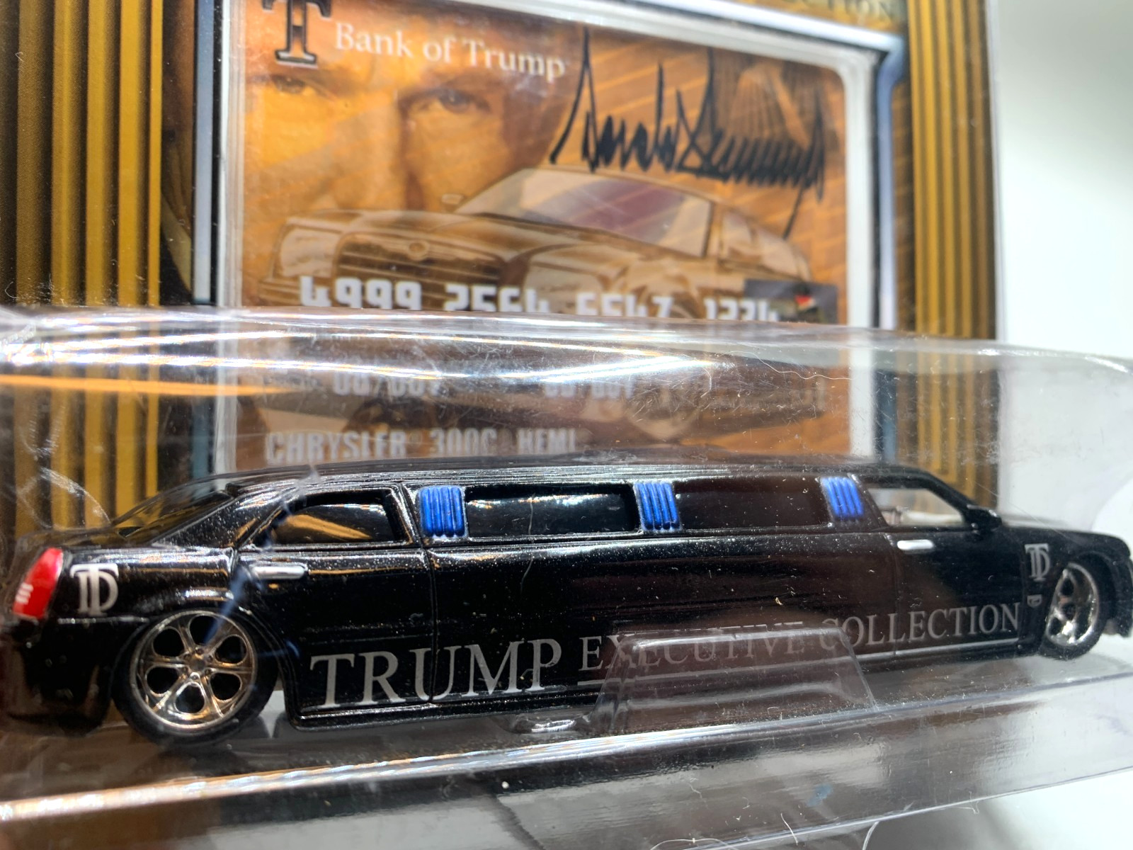 Trump Executive Diecast Collection Chrysler 300C Hemi Limo By Maisto 1/64 Scale