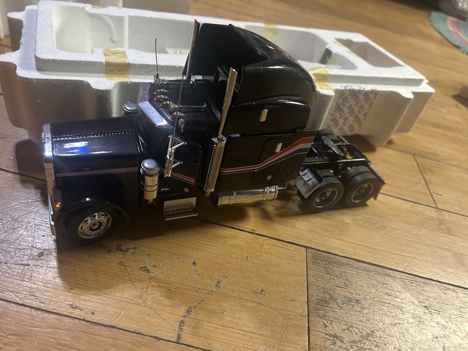 Peterbilt Truck Tractor Trailer Unit in Black by Franklin Mint
