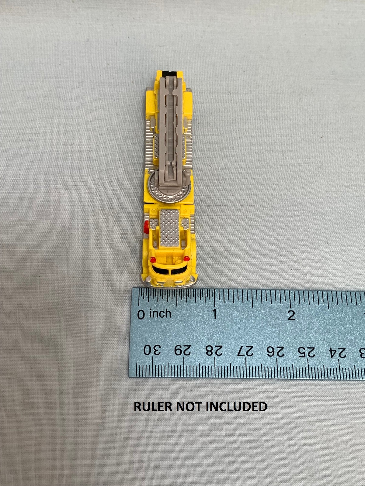 MICRO MACHINES SIZE N SCALE ARIAL FIRE LADDER TRUCK 1997 HOT WHEELS PLANET