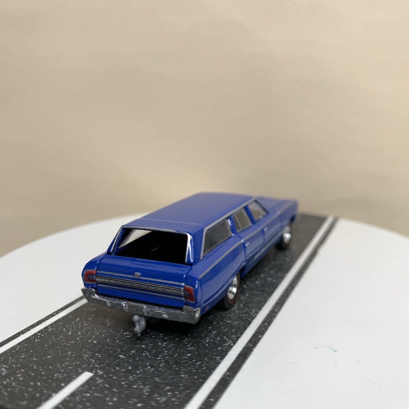 Greenlight Estate Wagons 1968 Plymouth Satellite GTX Tribute Wagon Blue 1:64 NM