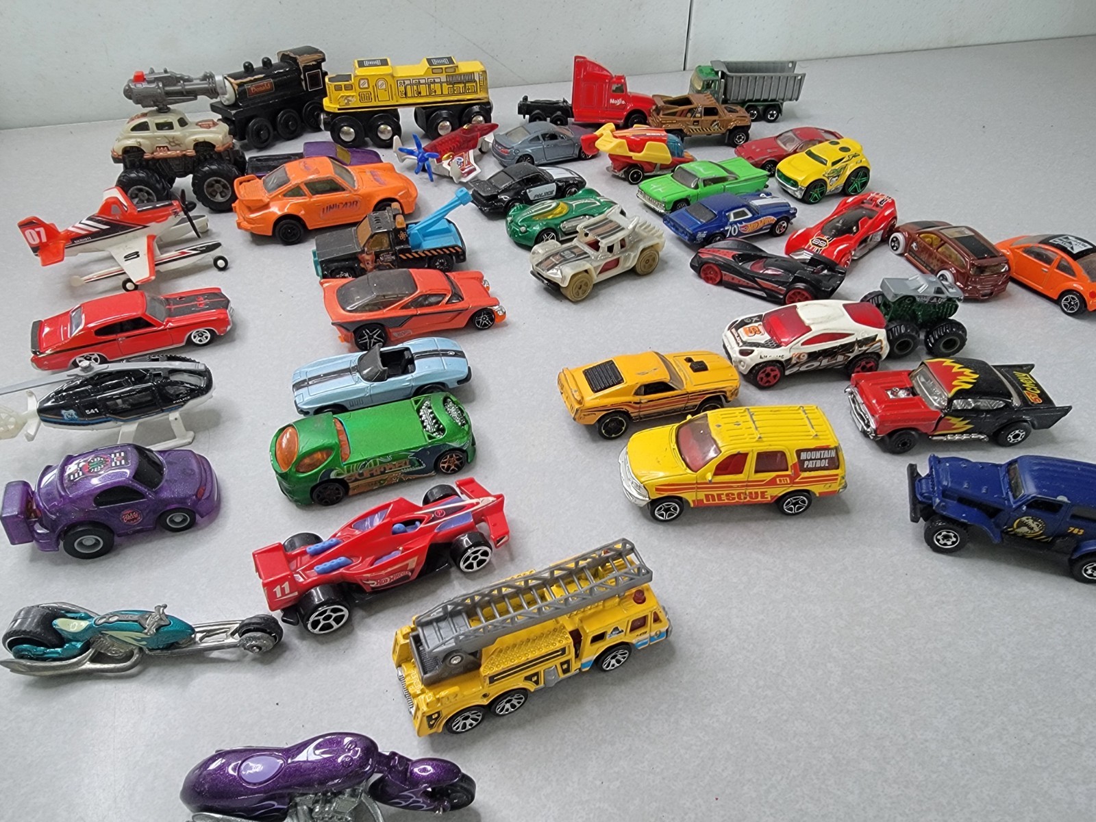 Matchbox Hot Wheels Cars Mixed Lot 90s to Current Die Cast Trucks Planes Used