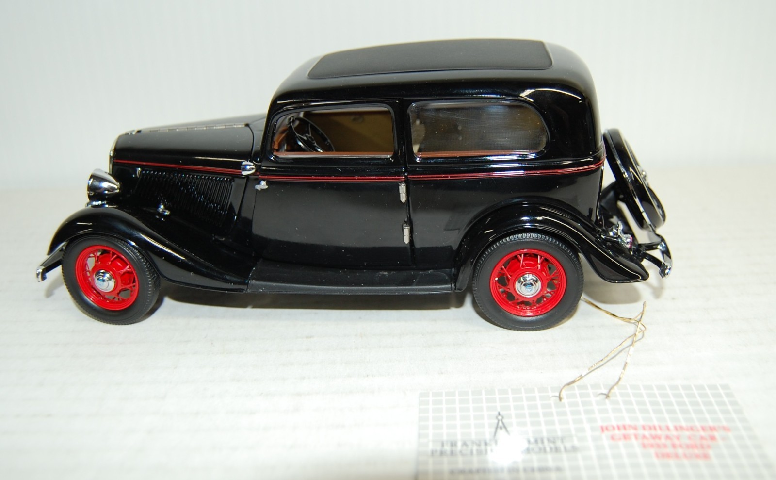 Franklin Mint John Dillinger’s Getaway Car 1933 Ford Deluxe 1:24 Broken Pcs READ