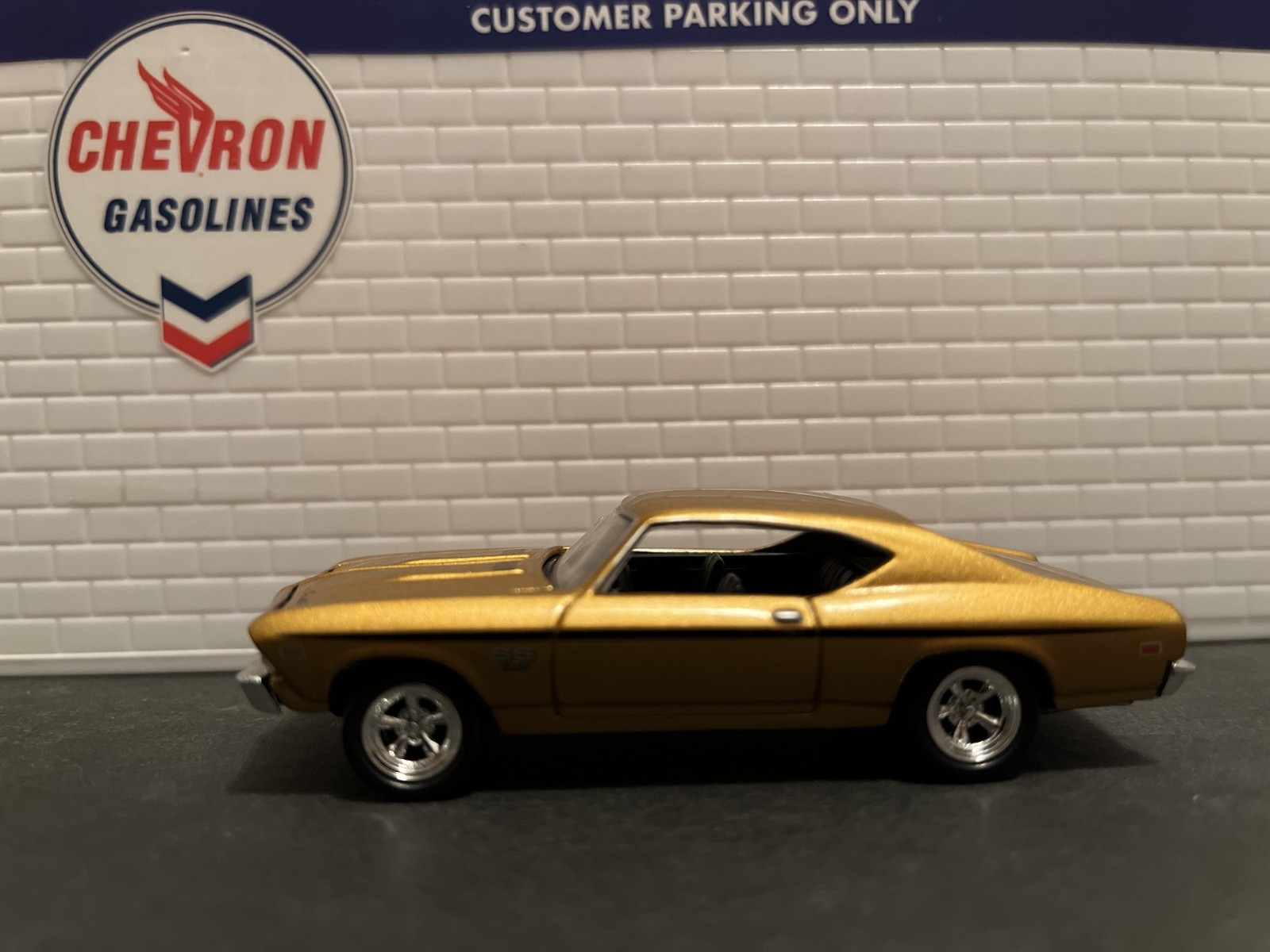 1:64 Hot Wheels Premium 1969 Chevy Chevelle SS 396 Bronze with Black Stripe