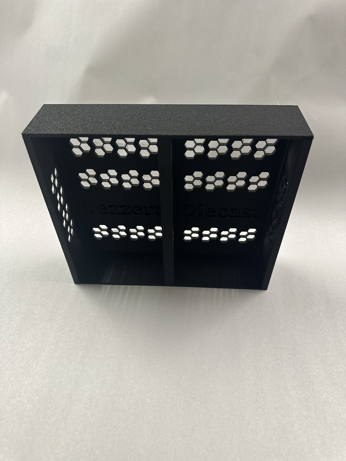 1:64 NASCAR 8 Car Diecast Wall/ Desktop Rack / Snap On Lid.