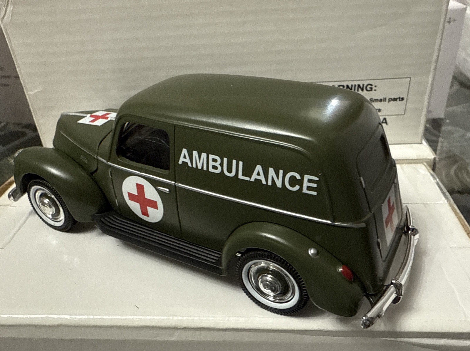 National Motor Museum Mint ~ 1940’s Van AMBULANCE ~ 1:32 Diecast – NEW IN BOX