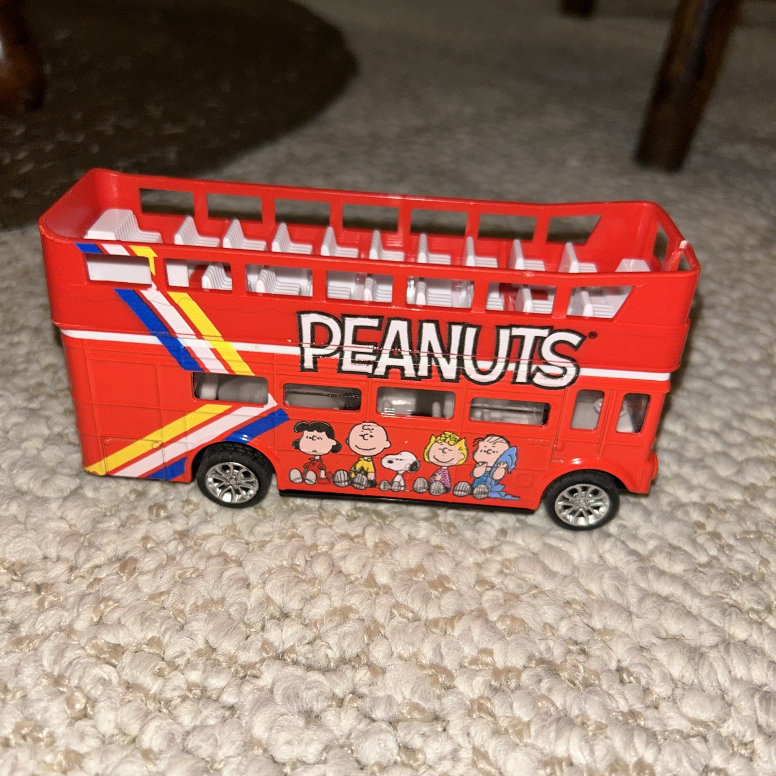 PEANUTS GANG CHARLIE BROWN 5″ DIE CAST RED DOUBLE DECKER BUS