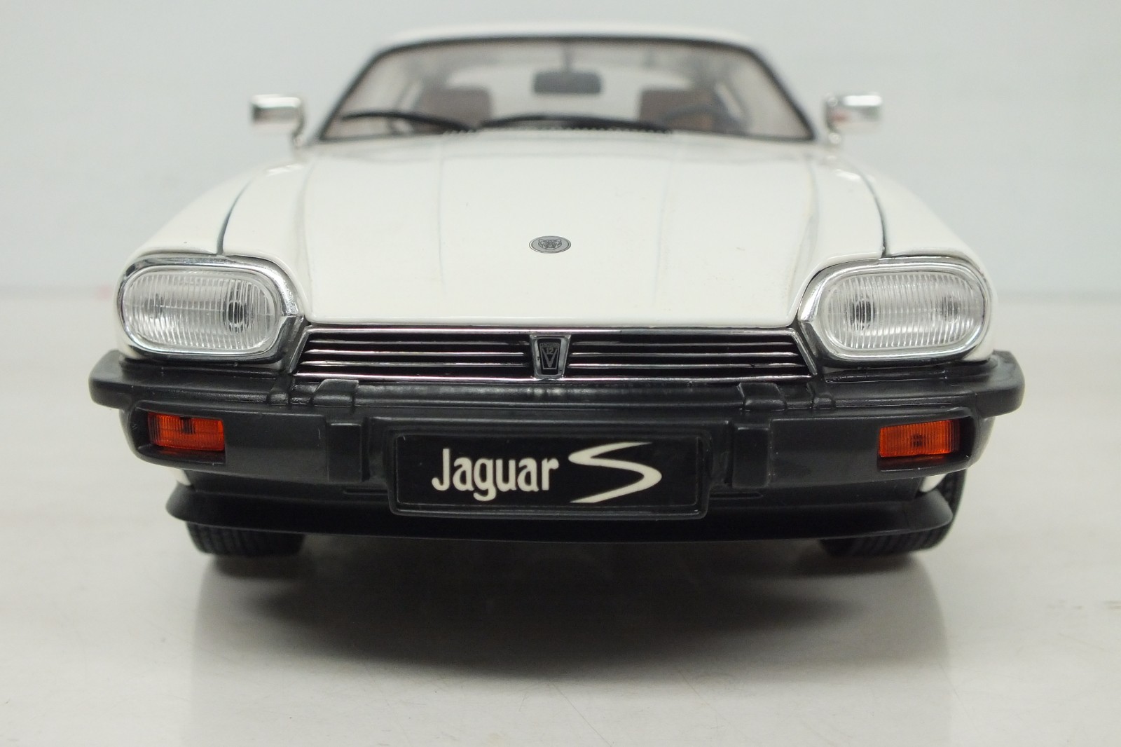 1965 Jaguar XJS Road Signature 1:18 Die Cast
