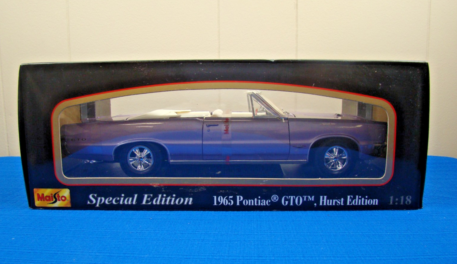 Maisto Special Edition 1965 Pontiac GTO Convertible Hurst Edition Iris Mist