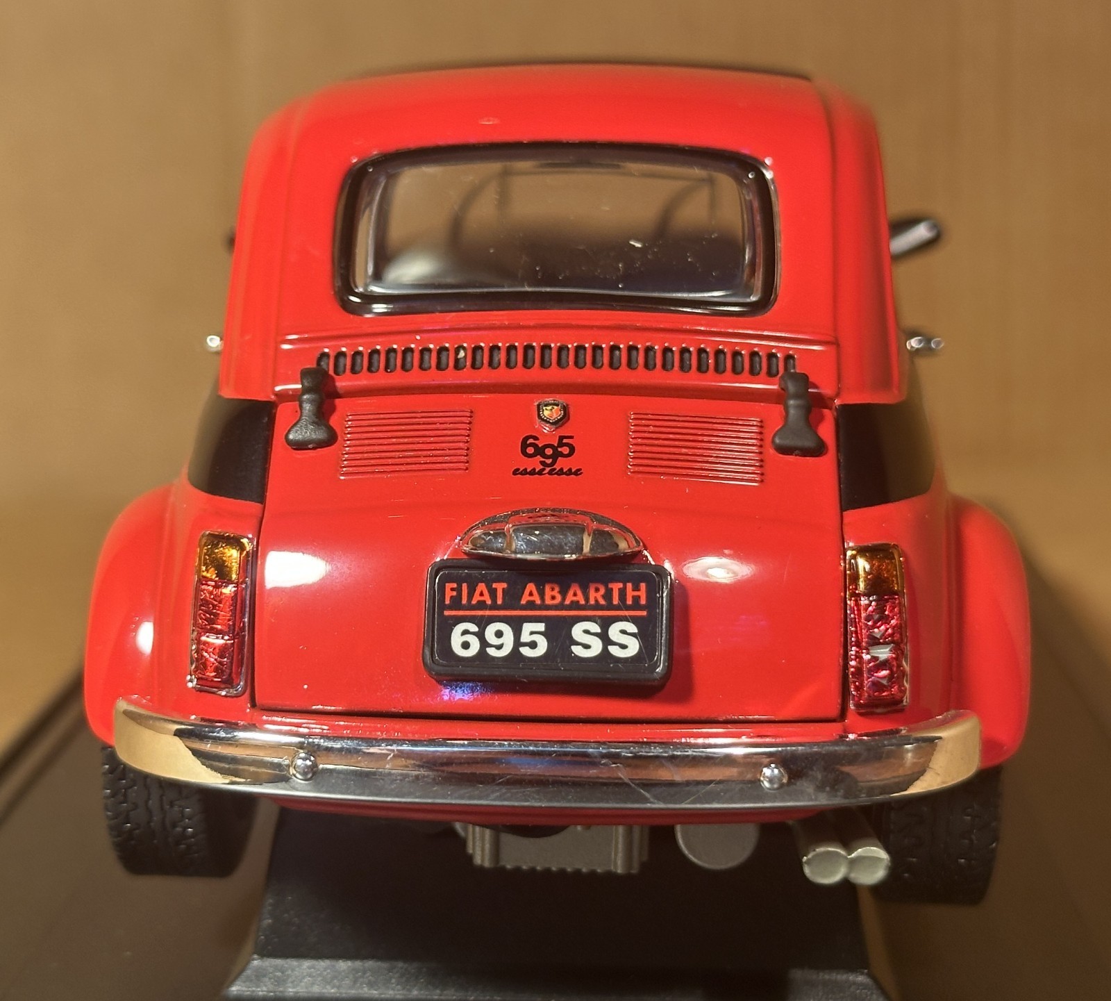 Road Legends 1/18 Scale 1960 Fiat Abarth 695SS Coupe, Red, Good condition