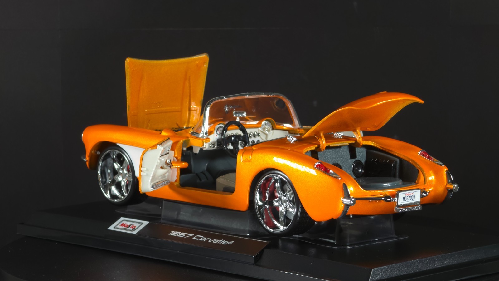 1957 Corvette 1:18 Maisto Exclusive Style Special Edition – Orange