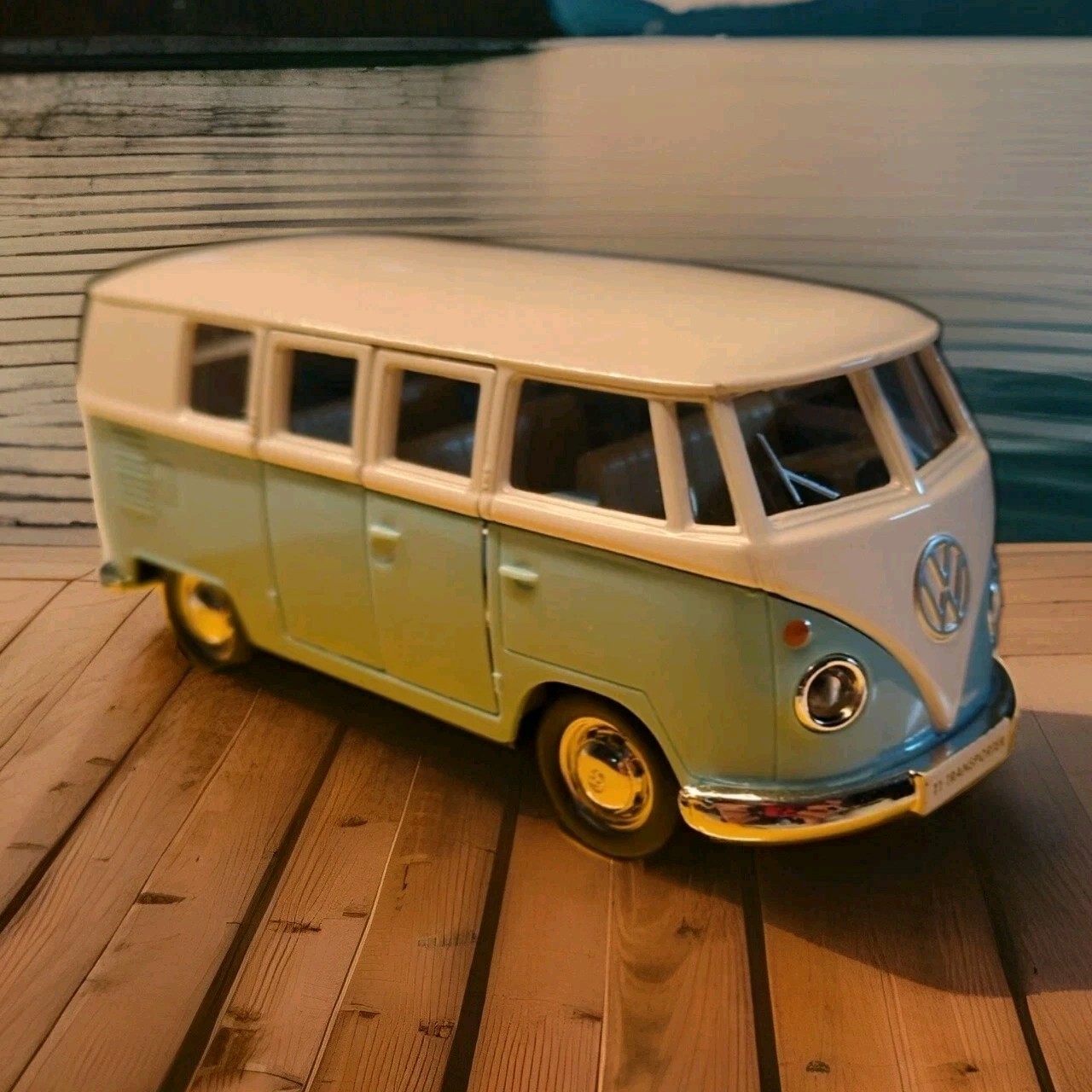 1:31 VW Volkswagen Bus Blue White Diecast Model Car With Stand & Box Opening New