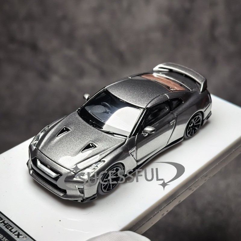 Motorhelix 1:64 R35 GT-R NISMO Track Edition Diecast Model