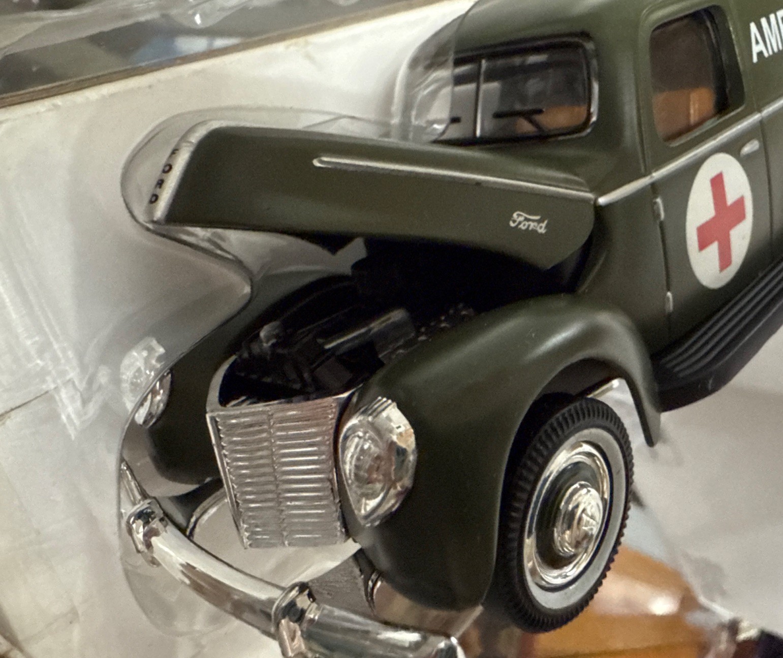 National Motor Museum Mint ~ 1940’s Van AMBULANCE ~ 1:32 Diecast – NEW IN BOX