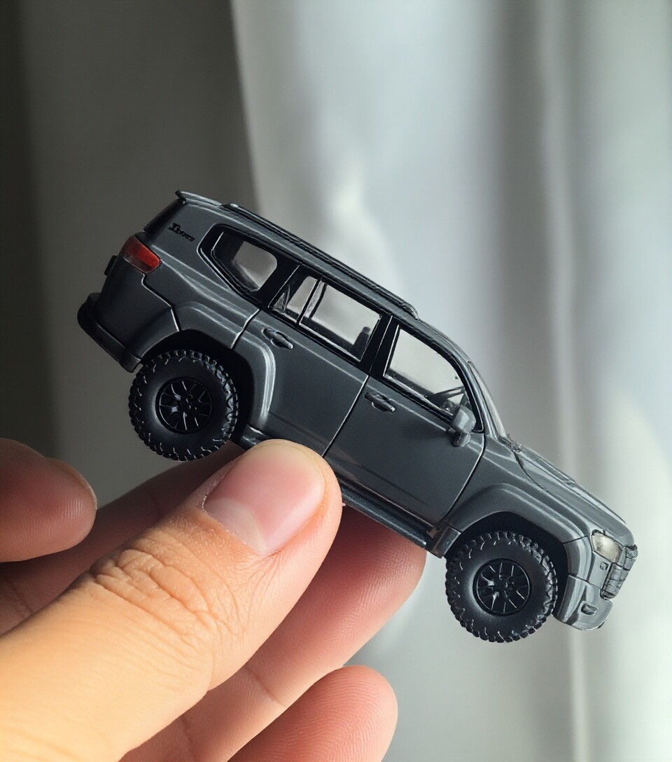 Masdi 1:64 Gray LC300 Land Cruiser ORV SUV Sports Model Diecast Metal Car