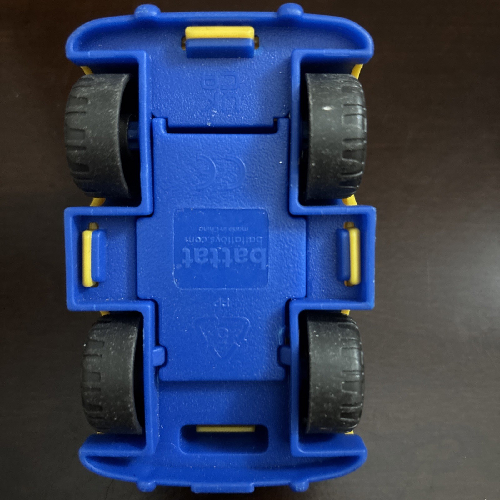 Wonder Wheels Battat Blue and Yellow Toy Plastic Car 2.5″x 3.75″