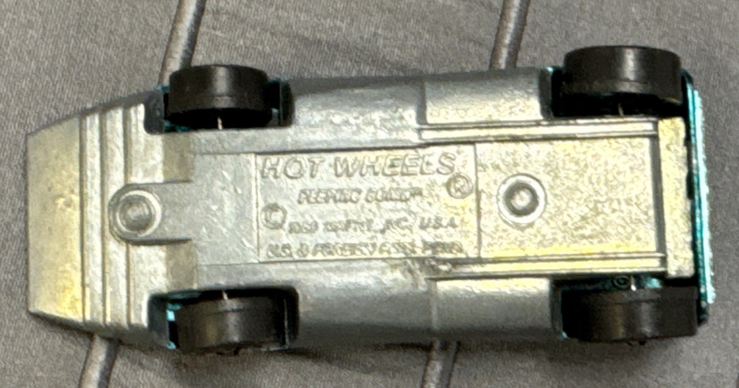 Hot Wheels Redline Peepin’ Bomb Aqua Spectraflame USA 1970.