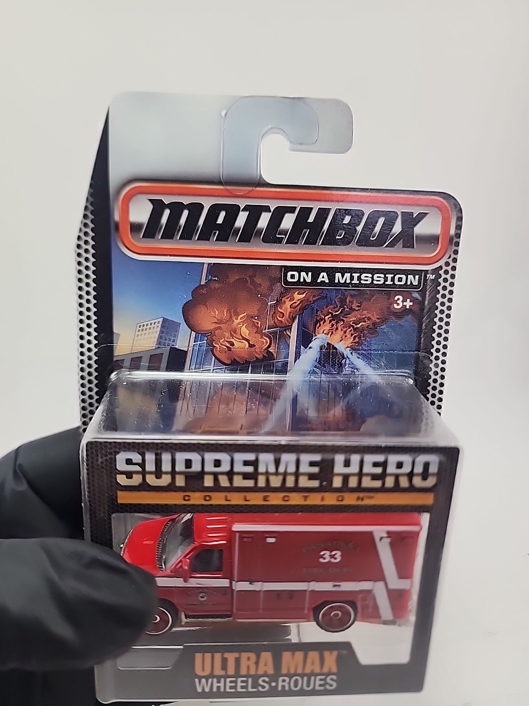 MATCHBOX Ford E-350 Ambulance Supreme Hero Collection 2015