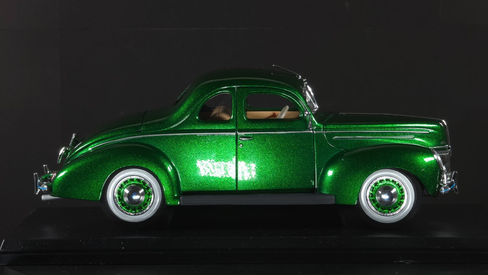 1939 Ford Deluxe Coupe 1:18 Maisto Exclusive Style Special Edition – Green