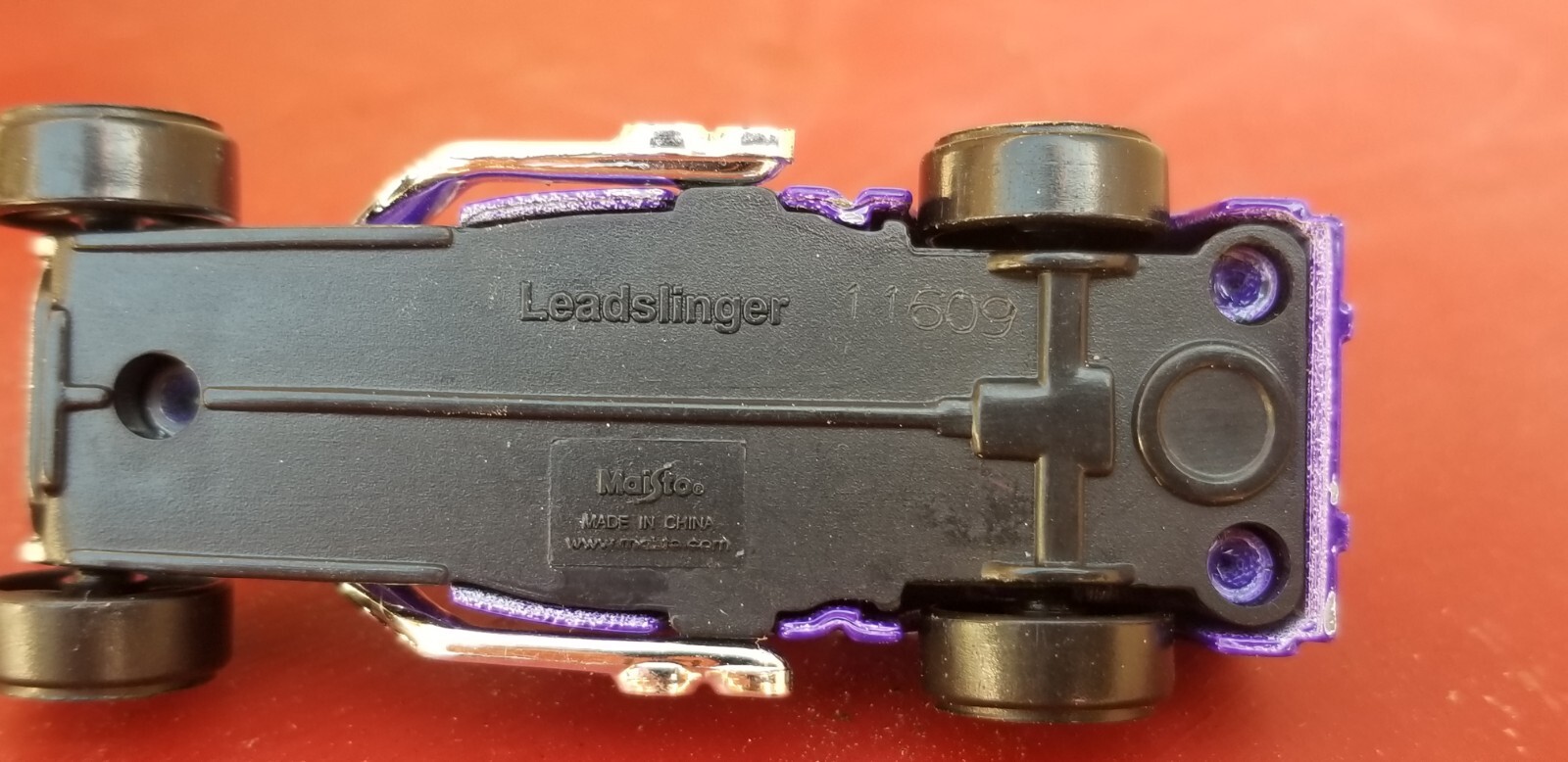Maisto Leadslinger 1:64 Scale LOOSE Purple 