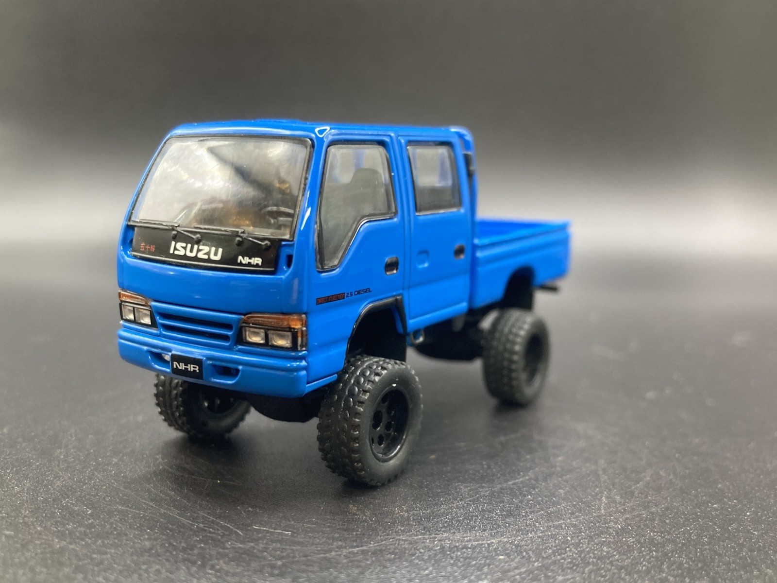 Isuzu NHR Lifted 4×4 Pickup Truck 1/64 Scale Massdi Diecast Custom Model1